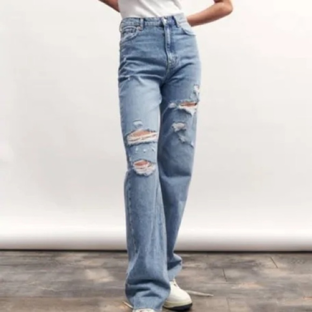Zara Light Blue Distressed 90’s Full Length Jeans (Size 12)